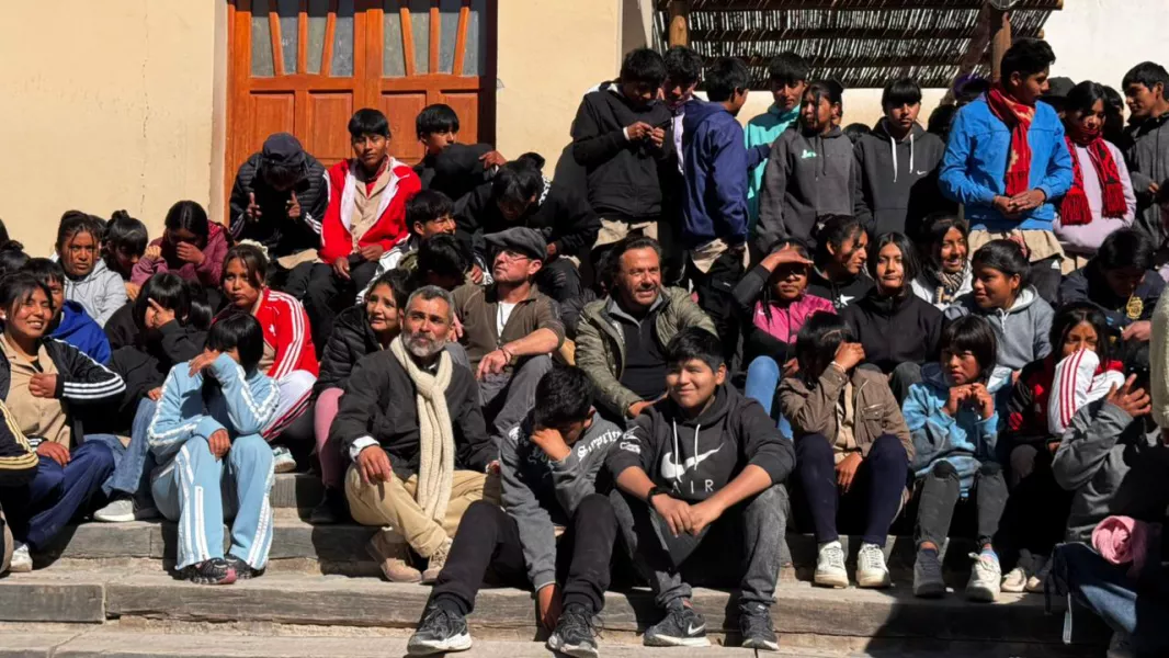 104199-el-gobernador-saenz-visito-el-colegio-el-alfarcito-y-reafirmo-su-compromiso-con-la-educacion-en-la-quebrada-del-toro-20251002163048