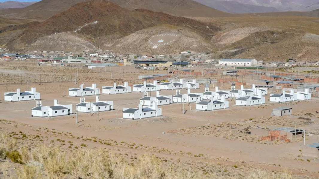 19890-saenz-en-la-puna-obras-de-agua-para-600-familias-35-viviendas-y-espacio-deportivo-en-san-antonio-de-los-cobres