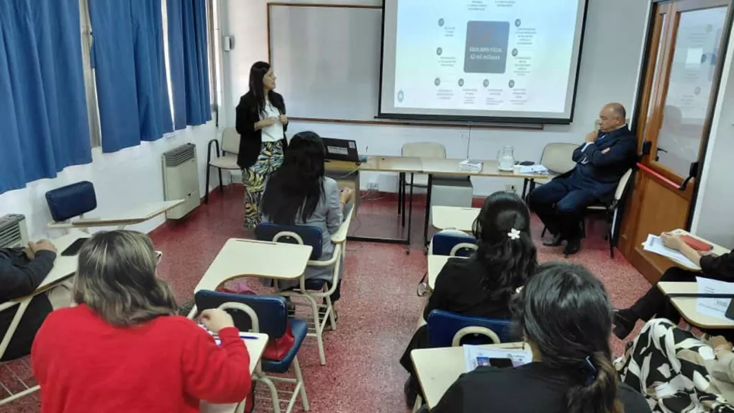 20262-economia-presento-las-ponencias-claves-para-el-desarrollo-duplicar-el-pbi-y-que-produce-salta-en-la-unsa