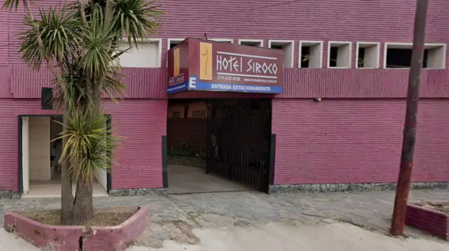 le-robaron-el-auto-al-chofer-de-una-app-y-fueron-atrapados-cuando-salian-de-un-hotel-alojamiento-foto-google-street-view-4EHVODOD6ZG3FLWUOJ3XG52FJU