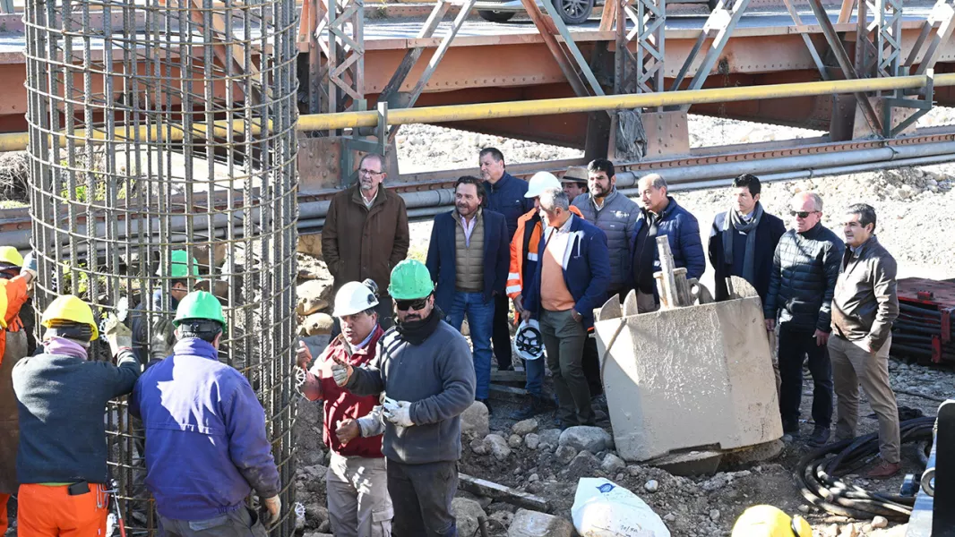 103184-inicio-la-construccion-del-primer-puente-sobre-rio-vaqueros-el-gobernador-recorrio-las-obras
