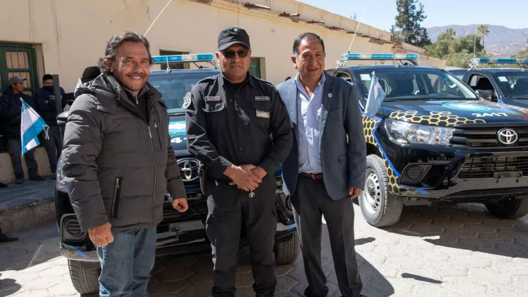19422-con-nuevos-moviles-policiales-el-gobierno-de-saenz-continua-reforzando-la-seguridad-en-los-valle-calchaquies