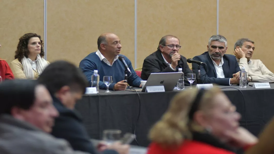 18111-nueva-mesa-de-dialogo-entre-el-gobierno-provincial-y-gremios