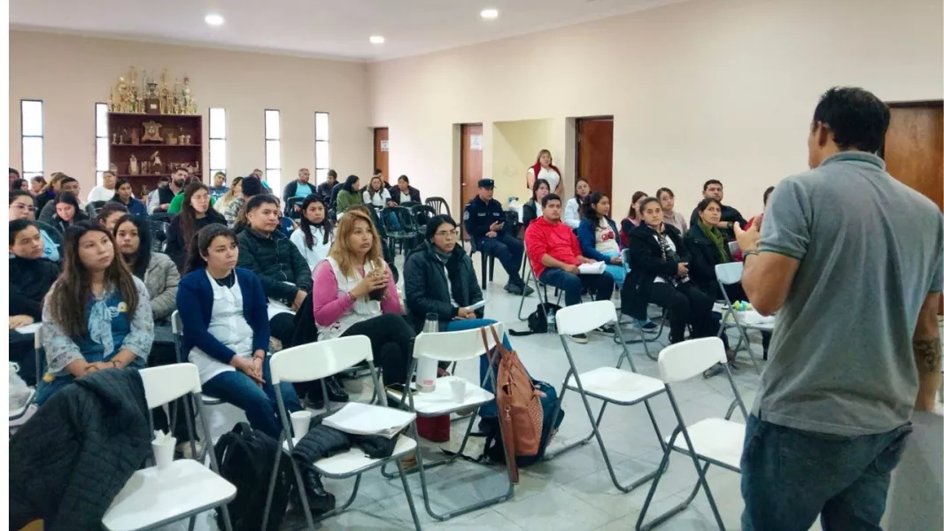 101787-derechos-humanos-brindo-capacitacion-con-puntaje-docente-en-general-ballivian-20250523175147