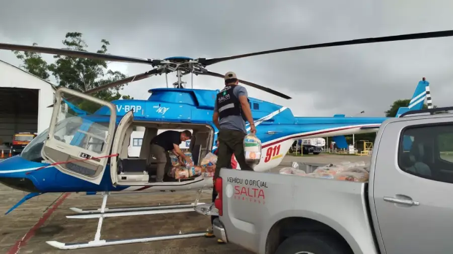 105922-desarrollo-social-realizo-asistencias-aereas-a-156-familias-de-tartagal