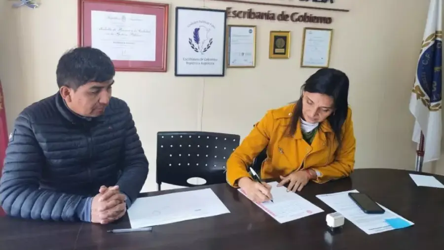23353-san-antonio-de-los-cobres-firma-de-escritura-clave-para-la-regularizacion-dominial-del-barrio-36-viviendas