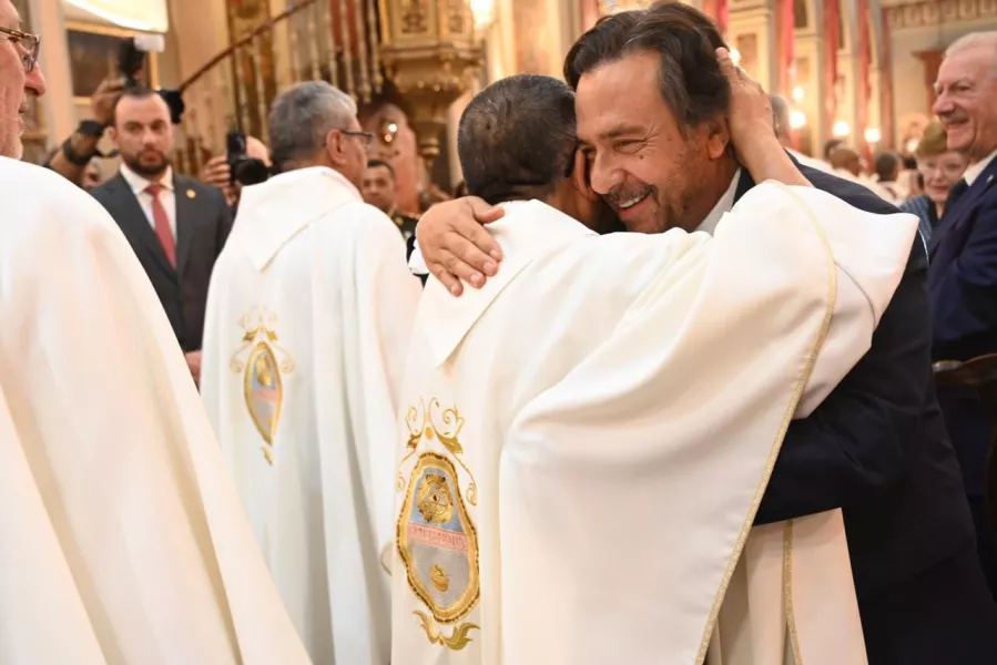 19539-el-gobernador-gustavo-saenz-participo-del-primer-dia-del-triduo-del-milagro-en-la-catedral-basilica-de-salta