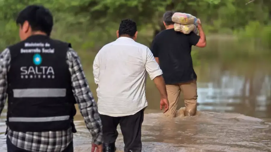 17258-el-gobierno-provincial-reforzo-las-asistencias-en-pichanal-tras-la-crecida-del-rio-bermejo
