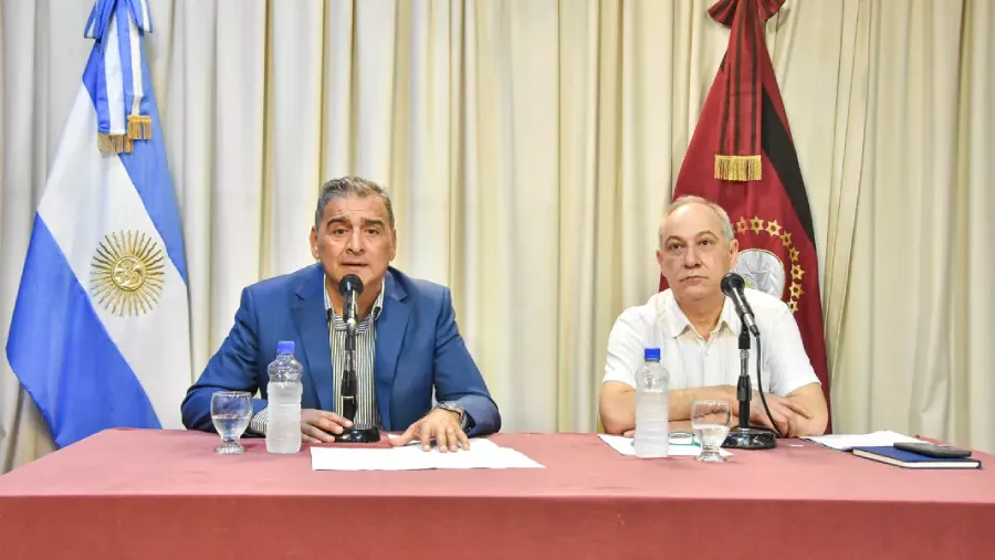 25097-el-ministro-federico-mangione-junto-al-director-general-de-la-coordinacion-de-epidemiologia-francisco-garcia