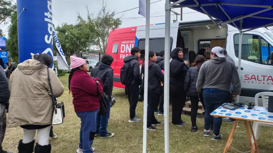 108455-el-movil-del-registro-civil-llega-a-campo-santo-y-cobos