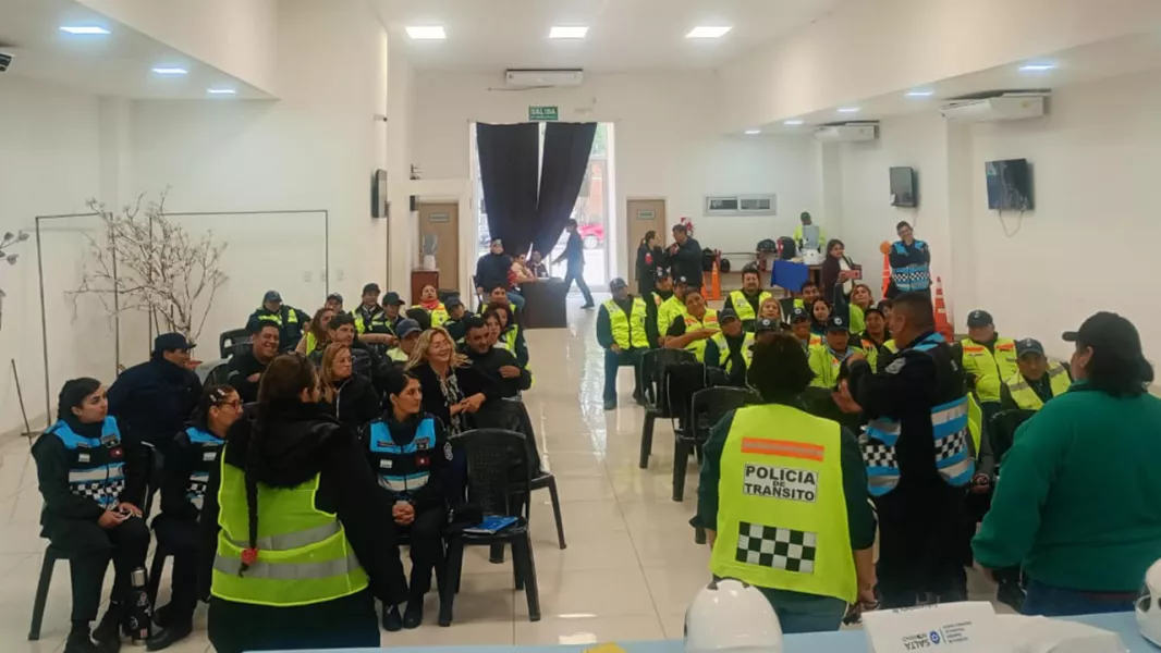 104690-capacitaron-a-inspectores-de-transito-de-aguaray-y-salvador-mazza-20251030140357