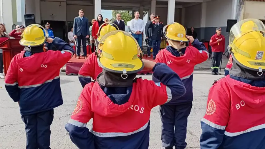 108233-reconocieron-la-importante-labor-de-los-bomberos-voluntarios-en-salta