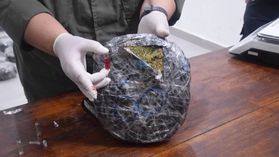 un_grupo_de_personas_descartaron_bultos_con_187_kilos_de_marihuana_y_672_kilos_de_hojas_de_coca_en_estado_natural_1