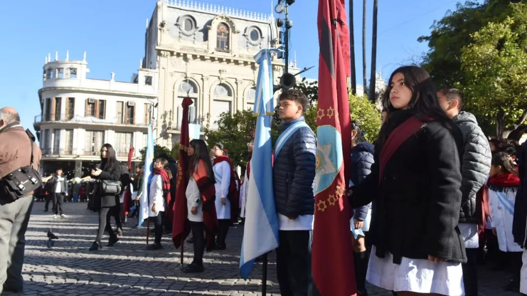 102308-alumnos-de-cuarto-grado-prometieron-fidelidad-a-la-bandera-nacional