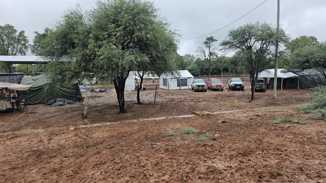 100600-rio-pilcomayo-el-gobierno-continua-el-traslado-preventivo-y-voluntario-de-personas-que-se-verian-afectadas-por-las-inundaciones-hay-un-campamento-base-central-en-el-rosado-20250316184