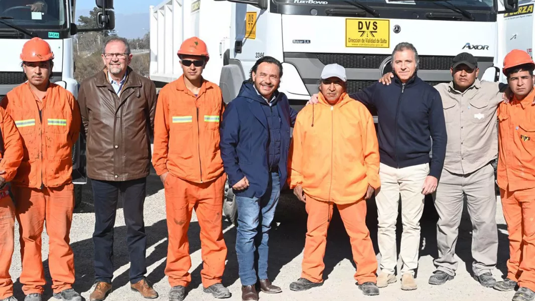 19163-la-direccion-provincial-de-vialidad-sumo-nuevas-maquinarias-con-una-entrega-realizada-por-el-gobernador-saenz