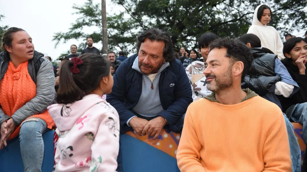 100590-el-gobernador-saenz-y-el-intendente-durand-inauguraron-obras-en-una-plaza-de-alto-la-vinia