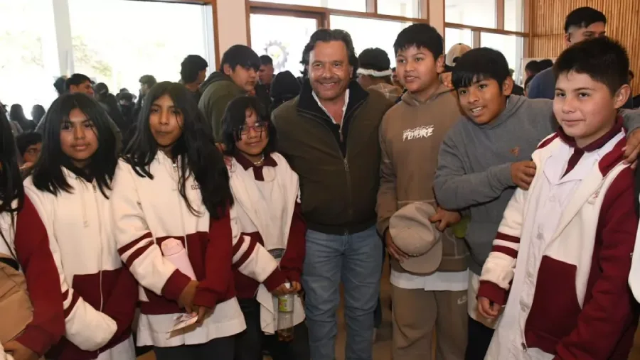 109392-saenz-en-la-expo-cafayate-seguimos-generando-oportunidades-para-que-los-jovenes-estudien-se-capaciten-y-construyan-su-futuro-en-salta