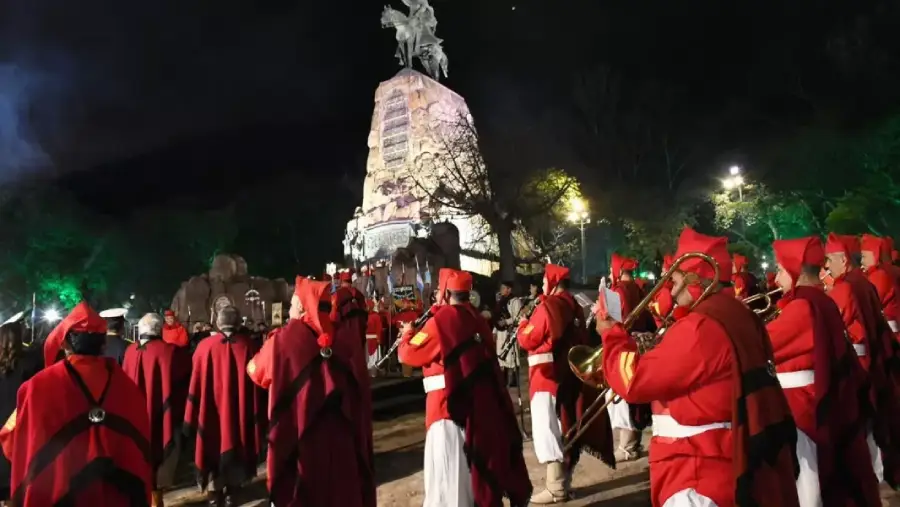23662-salta-honro-a-guemes-en-la-tradicional-guardia-bajo-las-estrellas-encabezada-por-saenz-20260617043125