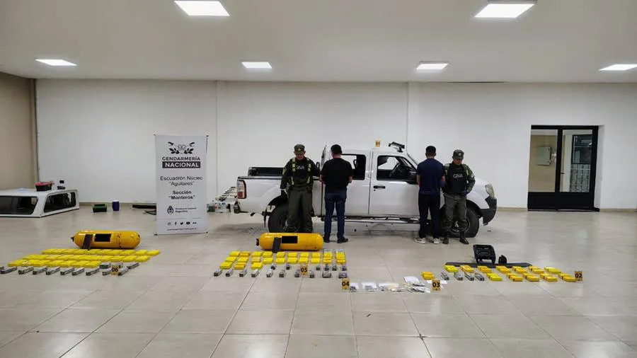 removieron_el_tablero_de_una_pick_up_y_rellenaron_dos_tubos_de_gnc_con_mas_de_86_kilos_de_cocaina_3