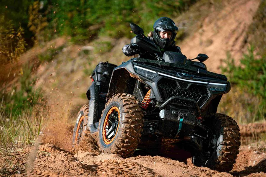 Nuevo CFMOTO CFORCE 1000 TOURING - en acción