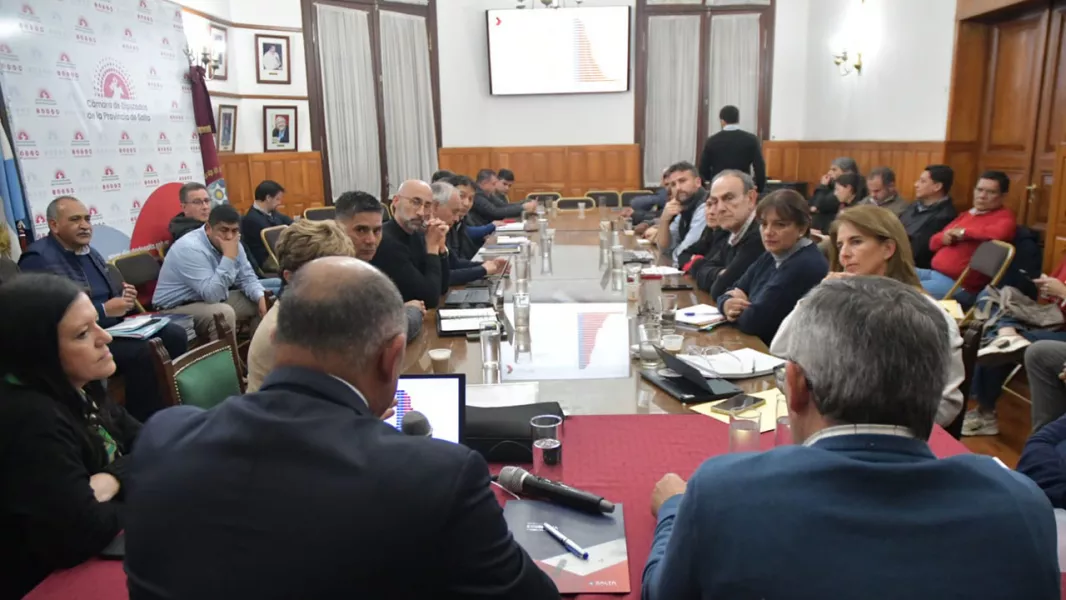 17831-gobierno-presento-ante-diputados-el-proyecto-de-simplificacion-tributaria-y-reduccion-de-la-carga-fiscal