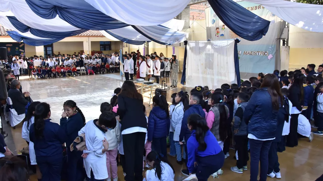 19511-escuela-sarmiento-se-realizo-el-acto-en-conmemoracion-por-el-dia-del-maestro