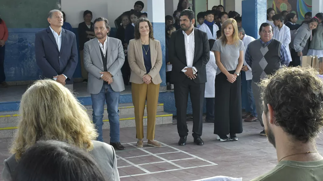 11375-gustavo-saenz-inicio-la-entrega-en-salta-de-mas-de-185000-manuales-y-mas-de-265000-kits-escolares