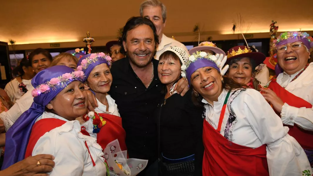 20084-vamos-a-defenderlos-con-alma-corazon-y-vida-aseguro-saenz-a-cientos-de-adultos-mayores