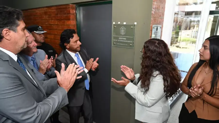 17479-con-la-presencia-del-gobernador-se-rindio-homenaje-a-la-trayectoria-del-comisario-vicente-cordeyro