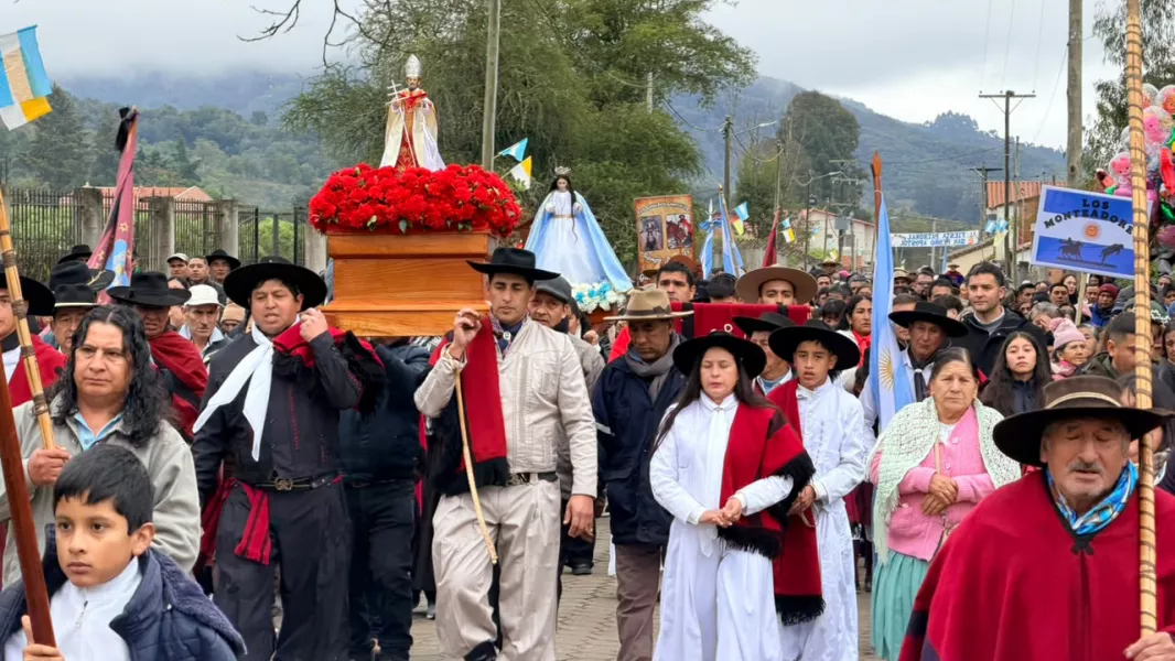 21270-el-ministro-ignacio-jarsun-acompanio-a-los-vecinos-de-los-toldos-en-sus-fiestas-patronales