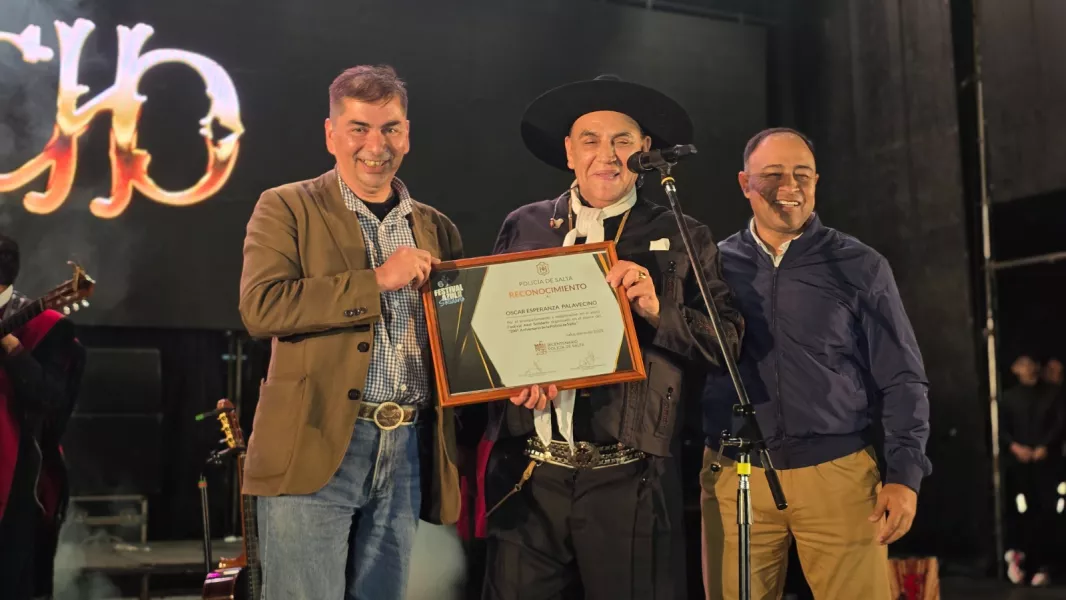 100724-se-desarrollo-el-festival-azul-solidario-con-gran-concurrencia-de-personas-20250321160633