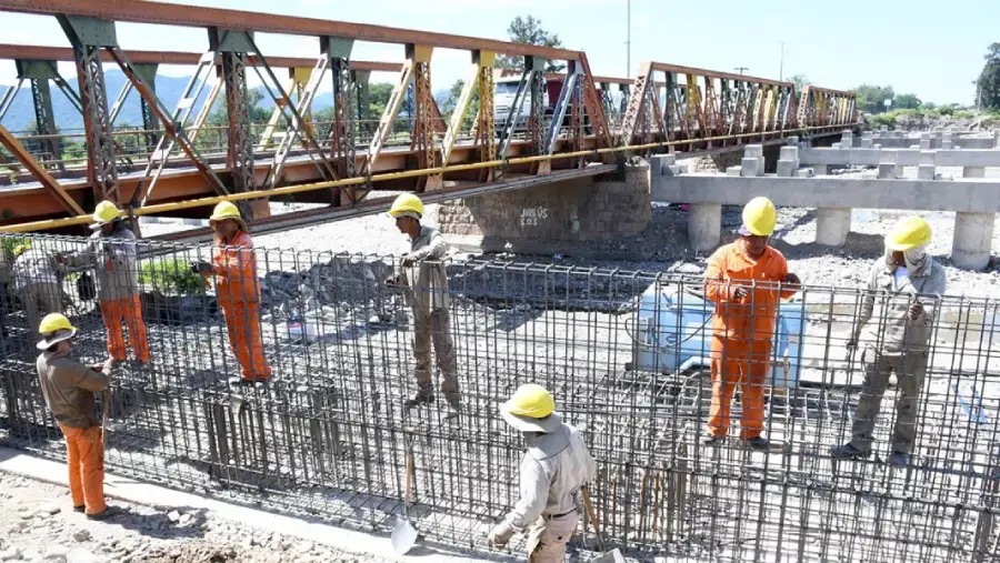 17125-el-gobernador-saenz-superviso-la-construccion-de-los-nuevos-puentes-sobre-el-rio-vaqueros-y-su-circunvalacion