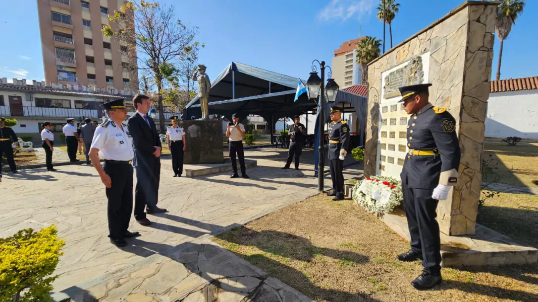 14915-homenaje-a-policias-caidos-en-cumplimiento-del-deber