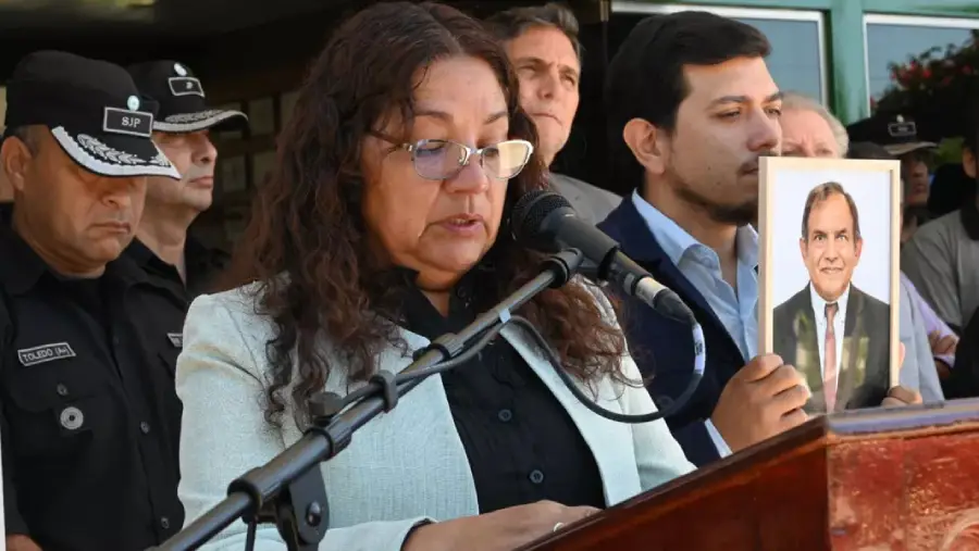 21797-con-la-presencia-del-gobernador-se-rindio-homenaje-a-la-trayectoria-del-comisario-vicente-cordeyro