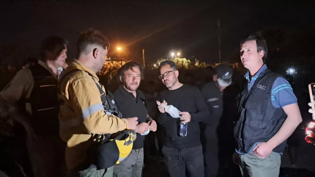 103019-el-gobernador-saenz-superviso-el-operativo-de-asistencia-a-familias-afectadas-por-incendio-en-barrio-ampliacion-20-de-junio