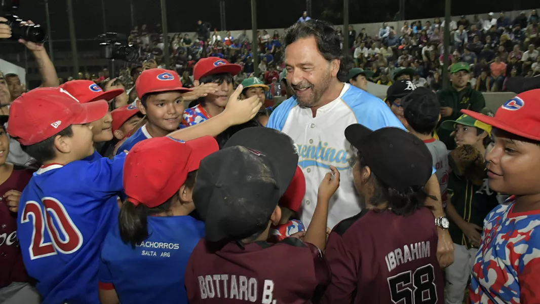 16634-saenz-inauguro-la-nueva-cancha-de-beisbol-y-softbol-20250330012857