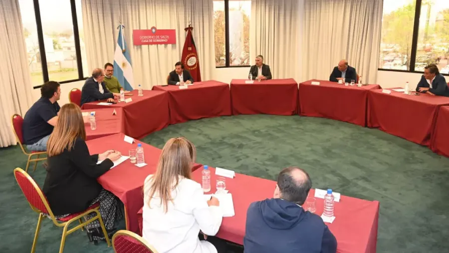 110095-saenz-encabezo-una-nueva-reunion-de-gabinete-y-anuncio-que-en-octubre-inicia-la-consulta-federal-para-el-presupuesto-2027