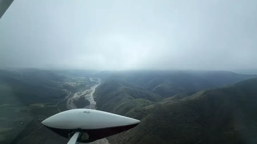 24130-defensa-civil-realizo-sobrevuelo-de-monitoreo-en-salta-capital-y-alrededores-tras-los-incendios