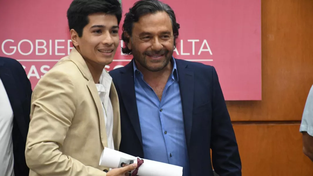 20094-saenz-celebro-la-primera-colacion-de-la-upateco-con-88-graduados