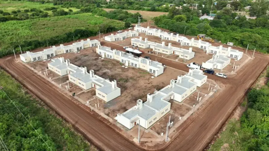 22618-en-apolinario-saravia-el-gobernador-encabezo-la-entrega-de-40-viviendas-reactivadas-con-fondos-provinciales