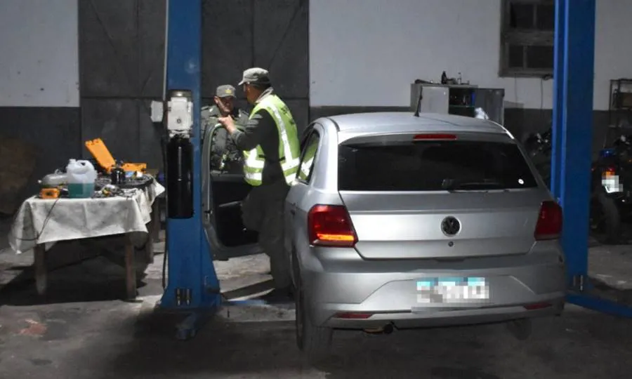 13_kilos_de_marihuana_ocultos_dentro_del_tanque_de_combustible_de_un_rodado_3