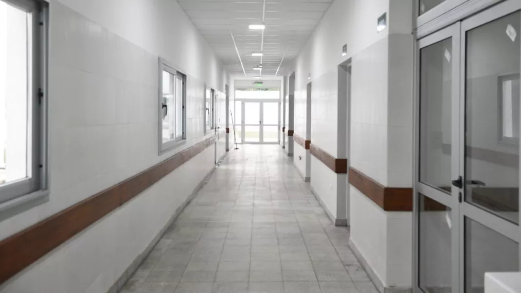 12021-en-metan-se-construye-la-primera-terapia-intensiva-neonatal-del-sur-provincial-saenz-superviso-el-final-de-obras-en-el-hospital