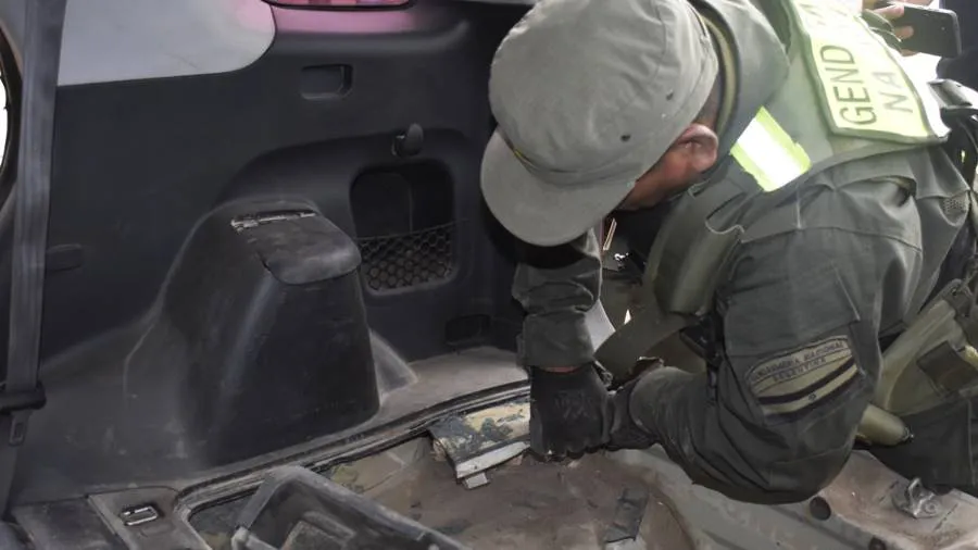 encontraron_46_kilos_de_cocaina_en_el_paragolpes_y_guardabarros_de_un_vehiculo_1