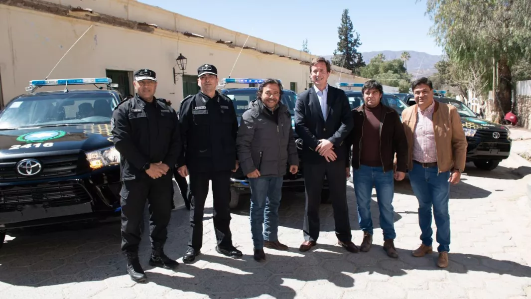 103732-con-nuevos-moviles-policiales-el-gobierno-de-saenz-continua-reforzando-la-seguridad-en-los-valle-calchaquies