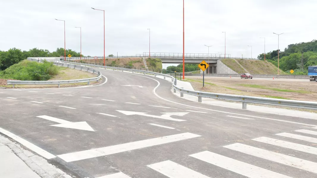 11912-tras-anios-de-espera-finalizo-la-construccion-del-puente-de-acceso-a-yrigoyen-sobre-ruta-50-saenz-verifico-la-obra