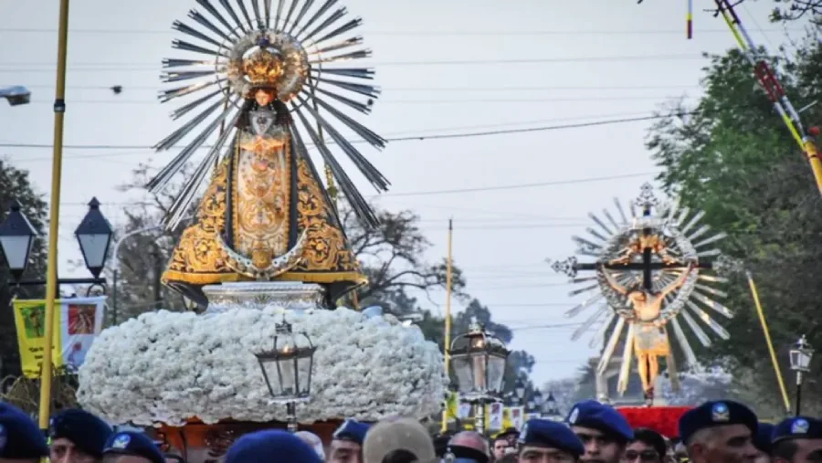 109998-saeta-informa-la-ubicacion-de-las-paradas-durante-la-procesion-del-milagro