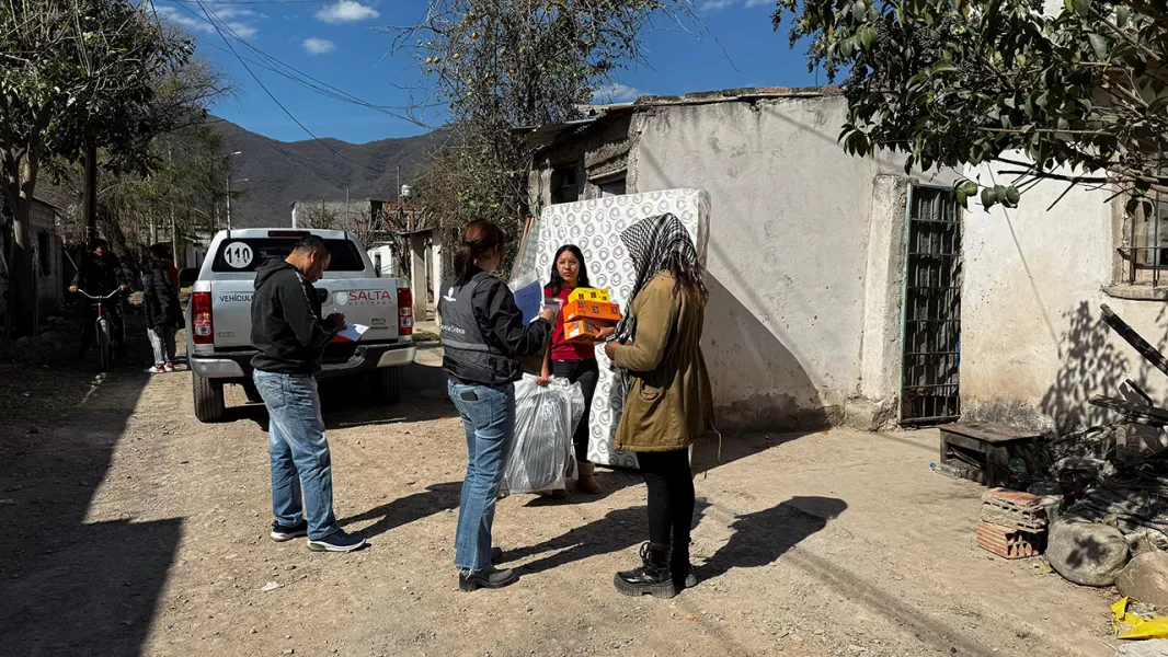 103093-el-ministerio-de-desarrollo-social-refuerza-la-asistencia-a-familias-afectadas-por-el-incendio-en-barrio-ampliacion-20-de-junio