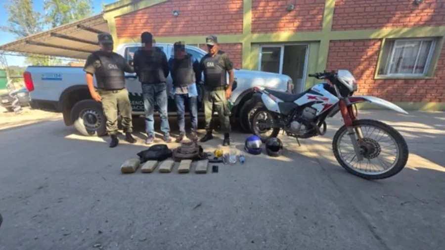 salta_-_circulaban_en_una_motocicleta_con_mochilas_rellenas_de_marihuana_3
