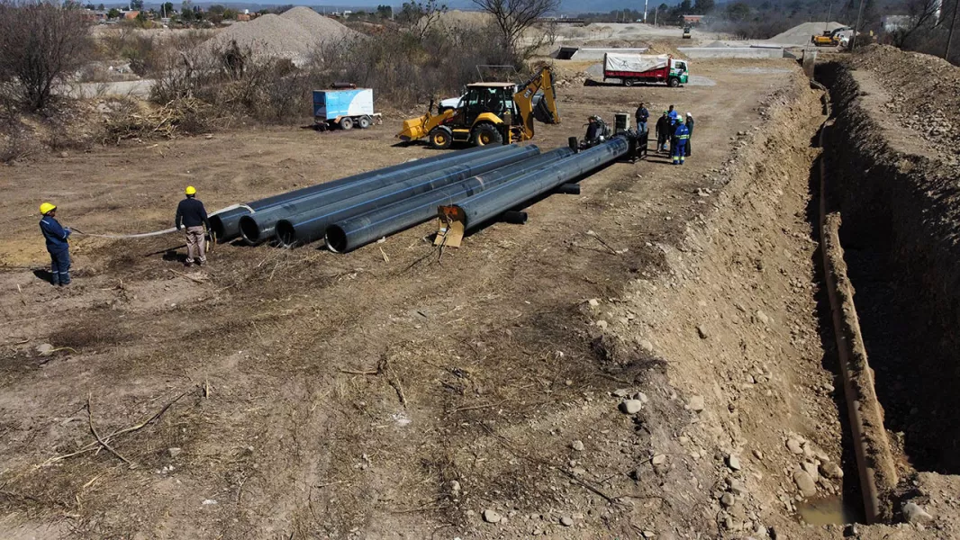 19155-aguas-del-norte-trabaja-en-el-recambio-de-160-metros-de-canieria-del-acueducto-norte-a-la-altura-del-rio-vaqueros